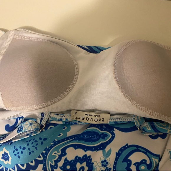 One piece swimsuit with a clinched waist - Picture 6 of 6